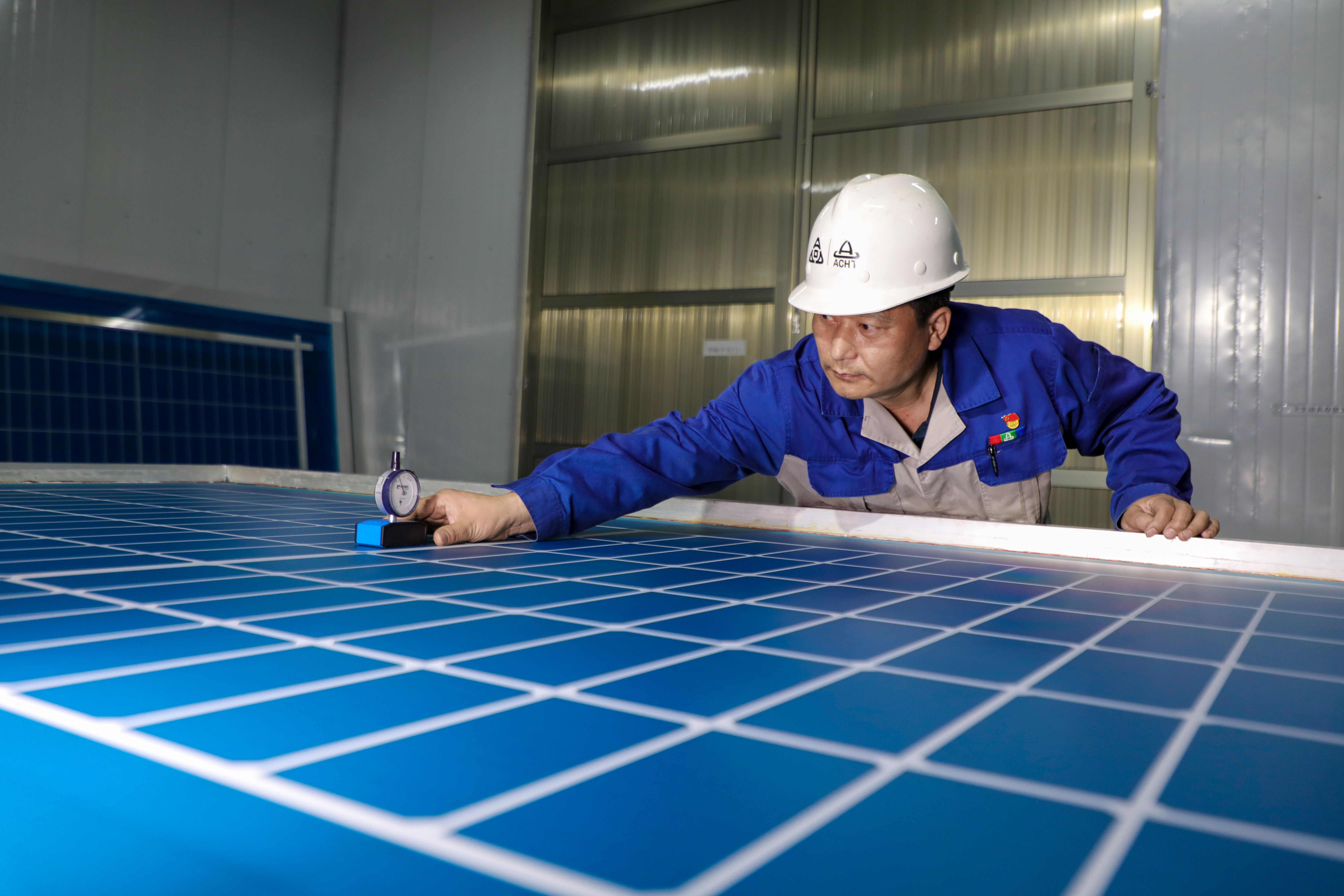 安陽(yáng)市五一勞動(dòng)獎(jiǎng)?wù)芦@得者趙俊濤：采擷太陽(yáng)之光，追求綠色事業(yè)