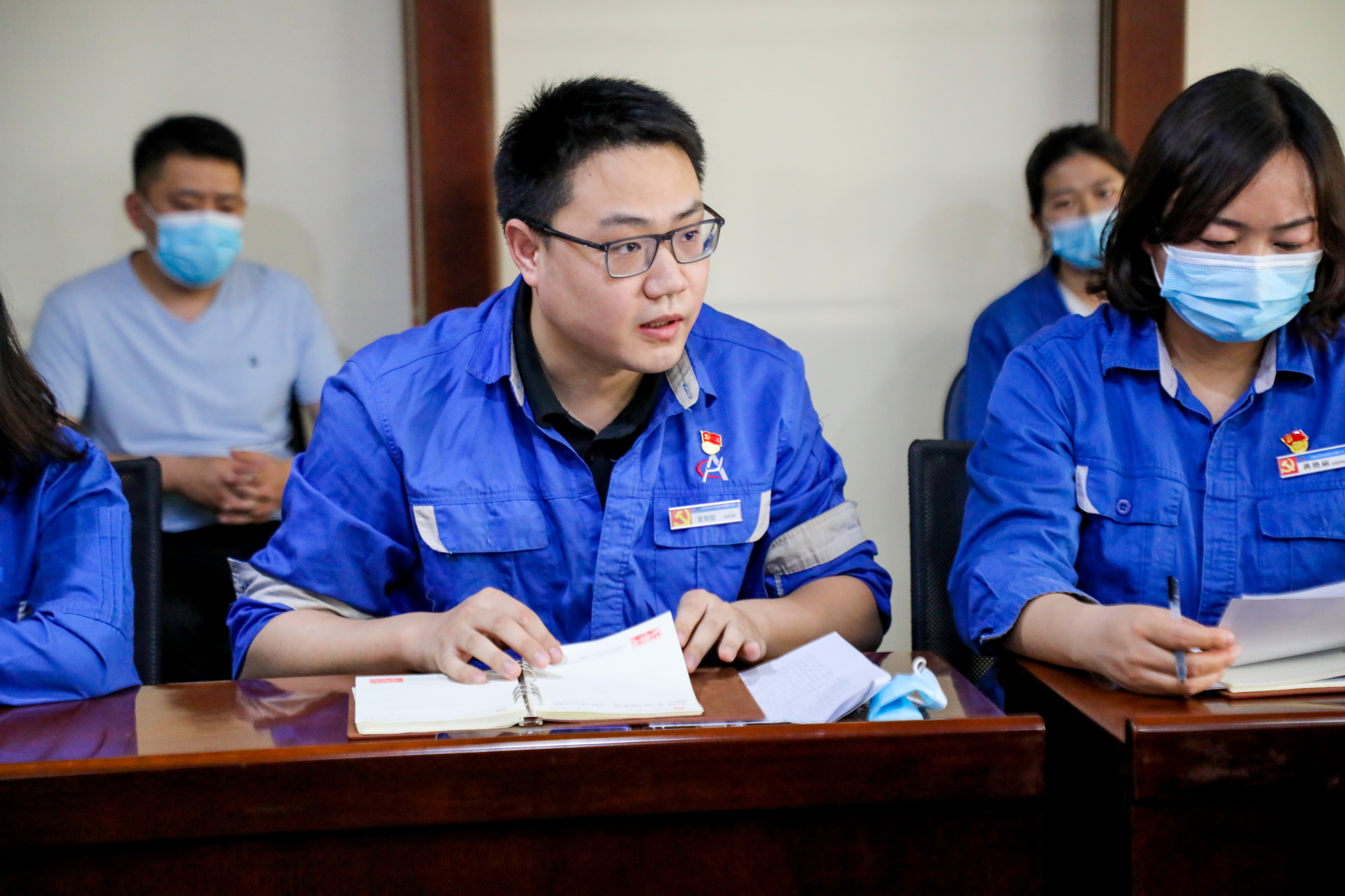 青春賽道 奮斗有光｜安彩高科開展青年員工座談會(huì)