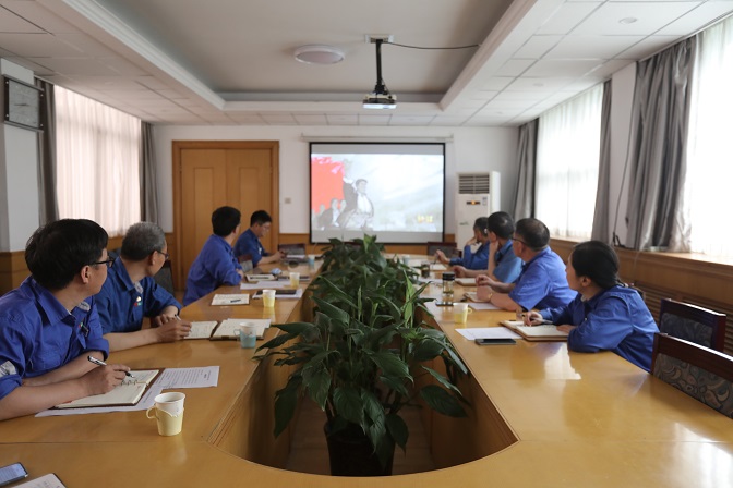 安彩朗朗讀書處，夏木蔭蔭正可人——安彩高科舉辦首期黨史學(xué)習(xí)教育專題讀書班