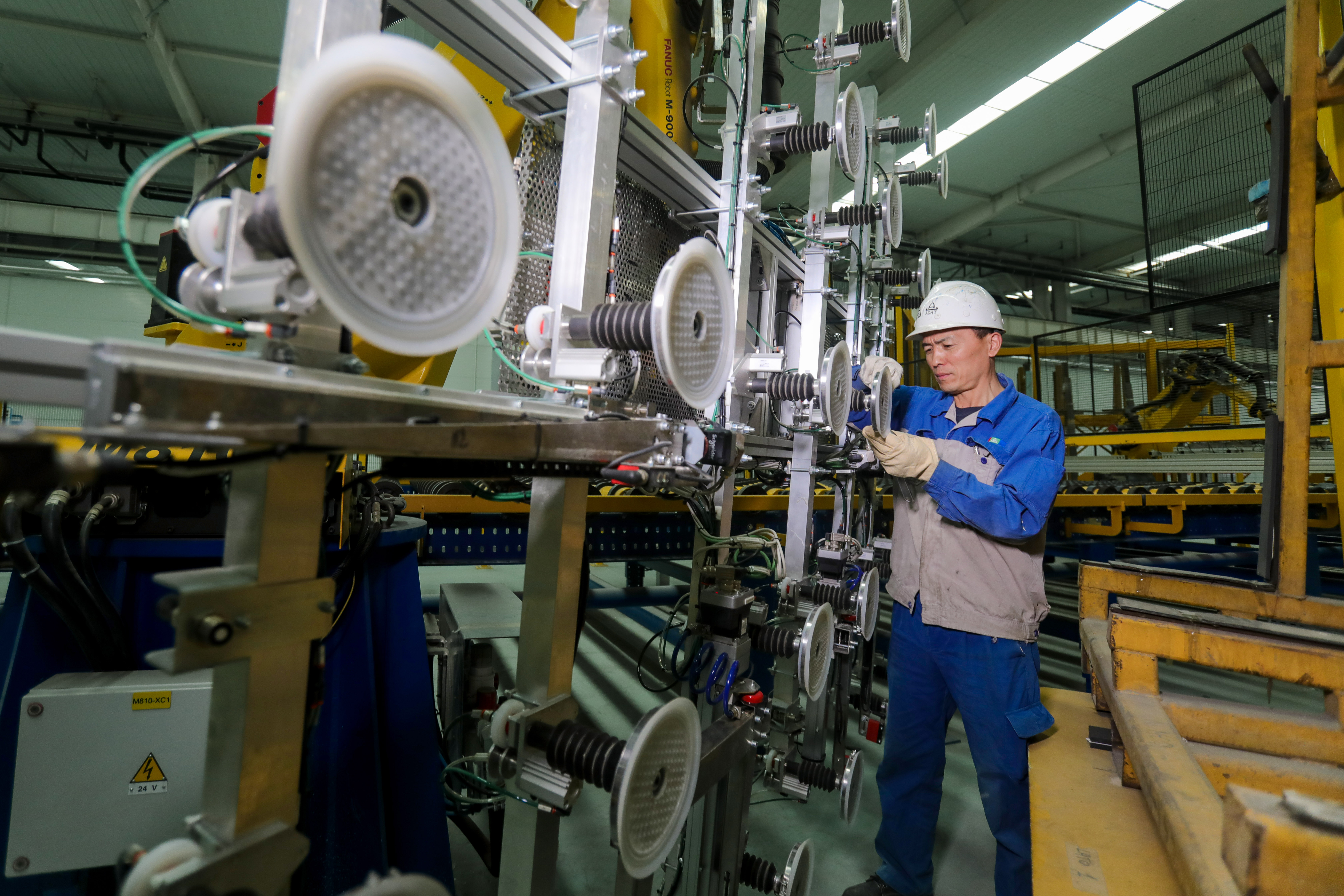 安陽市工人先鋒號:光熱科技設備維修車間整備系