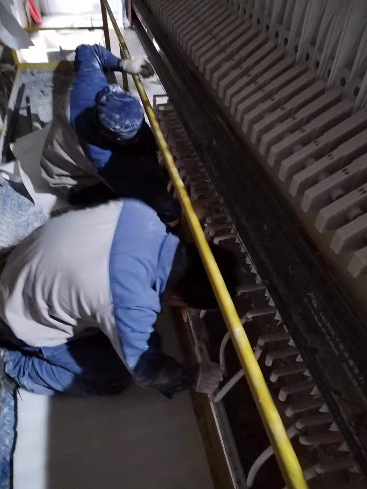 光伏新材料：春寒料峭斗志昂，爭(zhēng)分奪秒換布忙