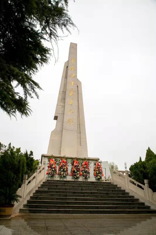 疏雨洗清明 芳菲祭英烈—— 安彩高科開展“學(xué)黨史、祭英烈、傳精神”主題活動(dòng)