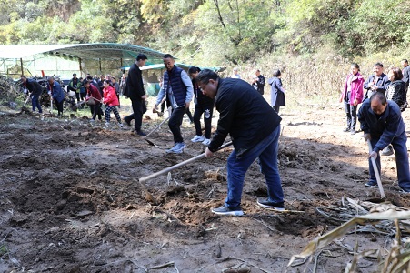追尋紅色足跡 傳承延安精神——安彩高科第一期黨史學(xué)習(xí)教育培訓(xùn)班順利結(jié)課