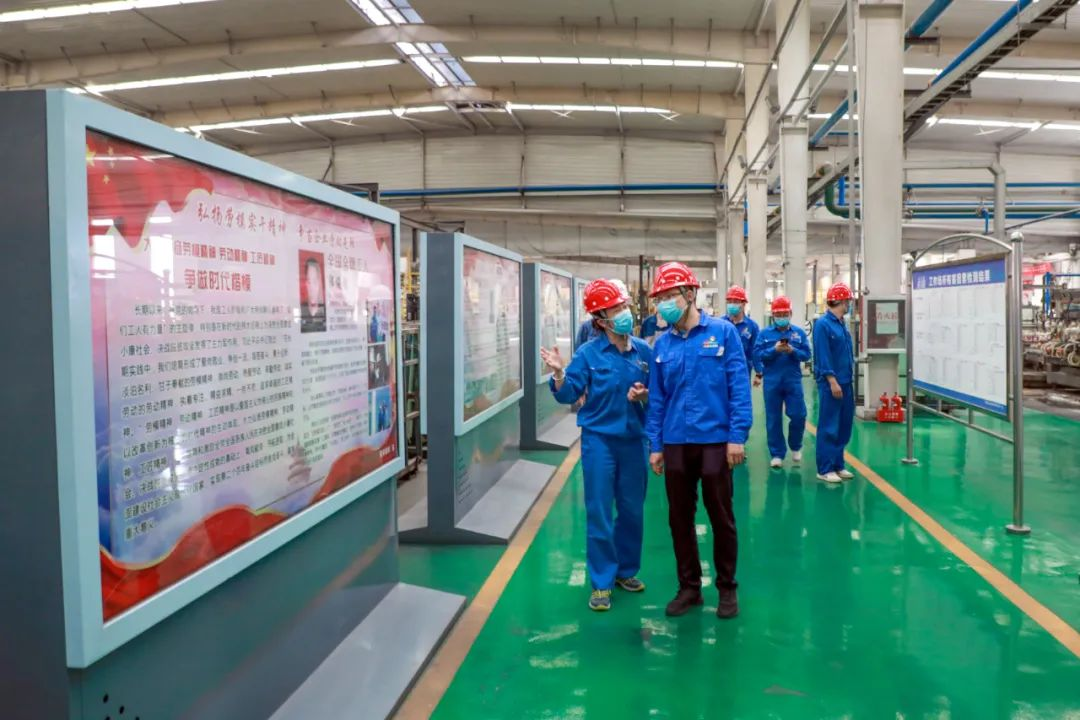 翠籠蒲艾香，慰問送安康——安彩高科總經(jīng)理端午節(jié)慰問一線職工