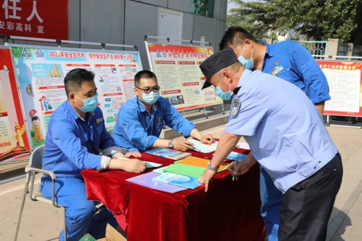 安彩高科開(kāi)展“安全宣傳咨詢(xún)?nèi)铡被顒?dòng)