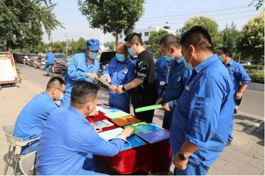 安彩高科開(kāi)展“安全宣傳咨詢(xún)?nèi)铡被顒?dòng)