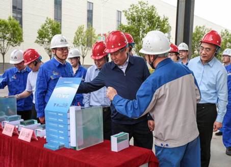 打造向上向前第一象限生力軍 錘煉甘于做人做事作難、受苦受累受屈的企業(yè)家隊伍——河南投資集團黨委書記、董事長劉新勇蒞臨安彩高科開展主題教育調(diào)研