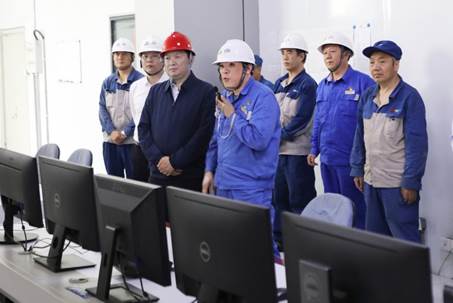 打造向上向前第一象限生力軍 錘煉甘于做人做事作難、受苦受累受屈的企業(yè)家隊伍——河南投資集團黨委書記、董事長劉新勇蒞臨安彩高科開展主題教育調(diào)研